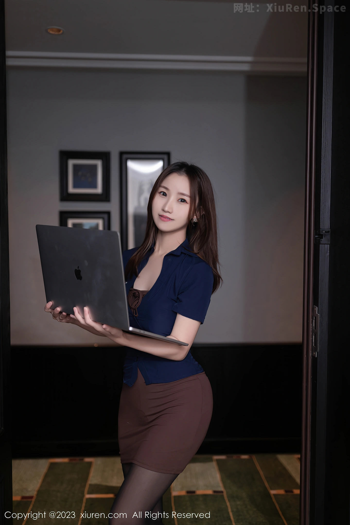 图片[2]-[XiuRen秀人网]VOL.7417 模特杏子Yada性感黑色薄纱轻透连体衣秀曼妙身姿惹火诱惑写真85P-秀人网官方网站